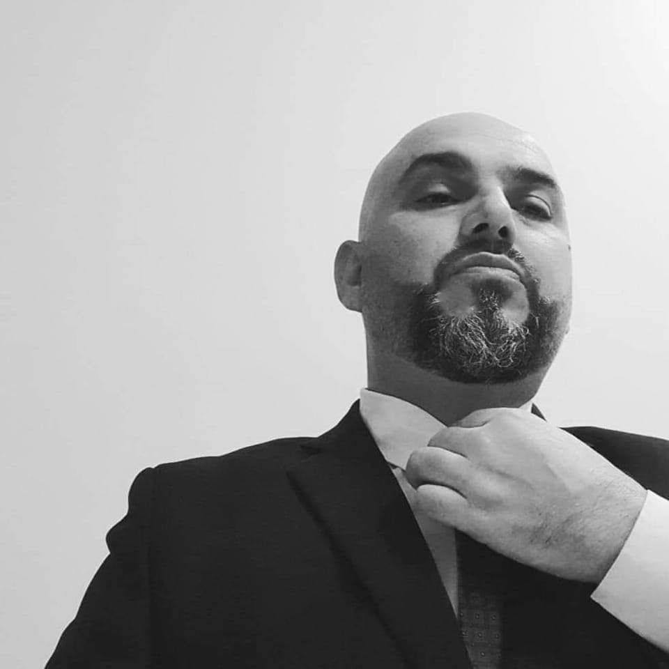 Advogado criminalista sério, competente, dedicado aos estudos das decisões do STJ, sendo capaz de exerecer a melhor defesa de alguém que esteja sendo acusado, investigado ou já tenha sofrido uma condenação.